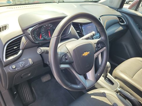 Used 2020 Chevrolet Trax LT w/ Driver Confidence Package FWD image 16