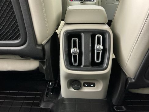 Used 2022 Volvo XC40 T5 Momentum w/ Premium Package AWD/4WD image 27