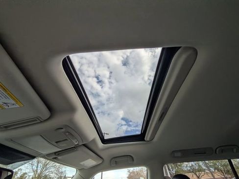 Used 2024 Nissan Armada SL w/ Captain's Chairs Package image 23