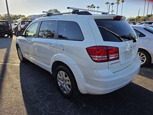 Used 2019 Dodge Journey SE image 3