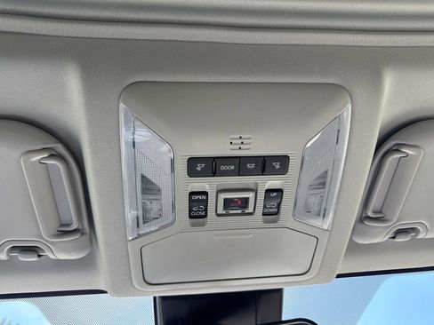 Used 2025 Toyota RAV4 XLE FWD image 27