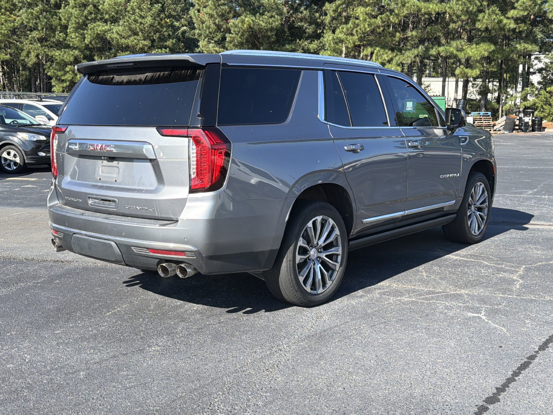 Used 2021 GMC Yukon Denali w/ Denali Premium Package AWD/4WD image 17