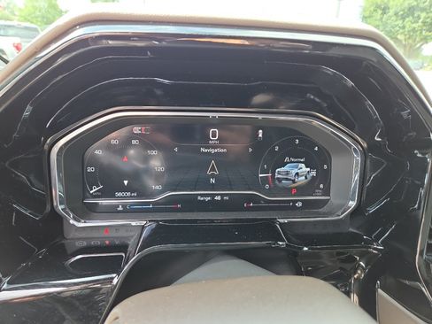 Used 2024 GMC Sierra 1500 SLT AWD/4WD image 9