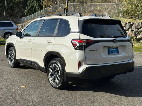 Certified 2025 Subaru Forester Premium image 3