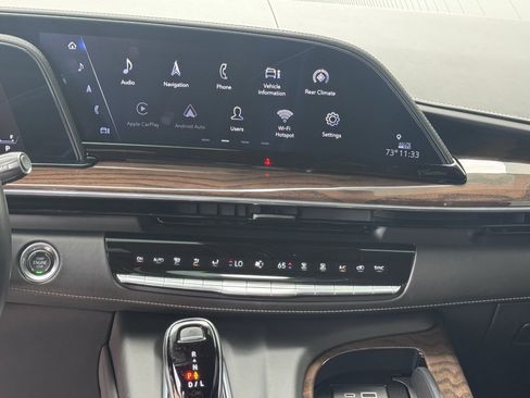 Used 2024 Cadillac Escalade Sport Platinum w/ LPO, ONYX Package image 28