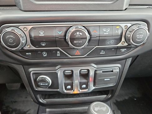 Used 2023 Jeep Wrangler Sport S image 28