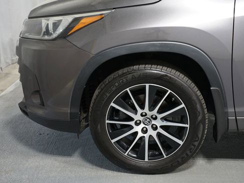 Used 2018 Toyota Highlander SE image 5