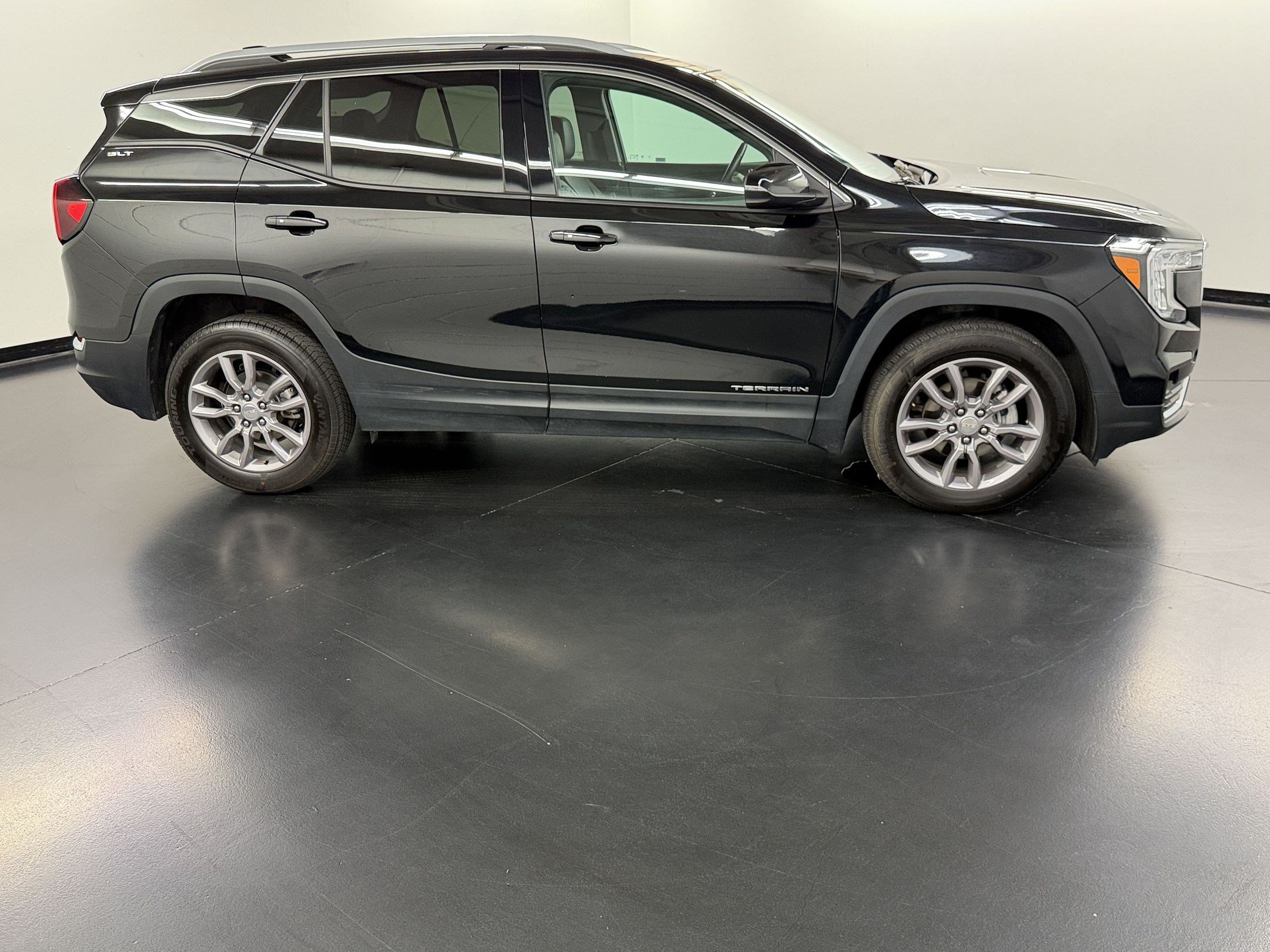 Used 2024 GMC Terrain SLT AWD/4WD image 8