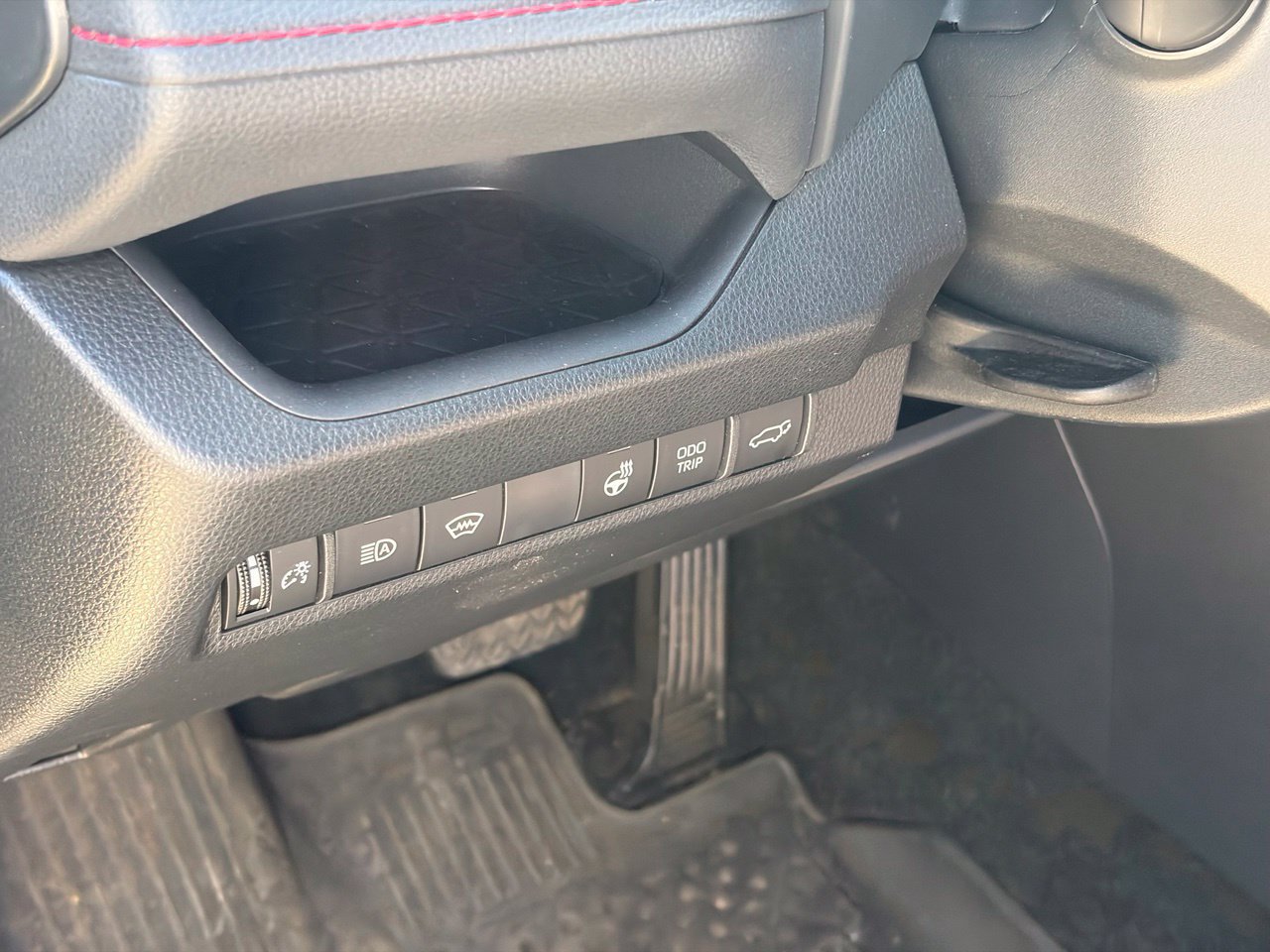 Used 2025 Toyota RAV4 XSE w/ Weather Package AWD/4WD image 8