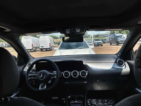 Used 2025 Mercedes-Benz GLA 35 AMG 4MATIC image 20