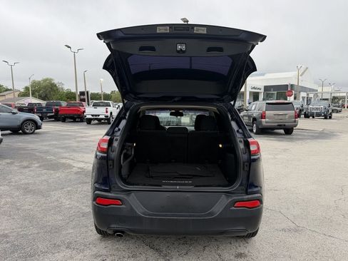 Used 2016 Jeep Cherokee Sport FWD image 12