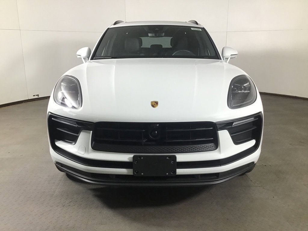 Certified 2026 Porsche Macan AWD/4WD image 10