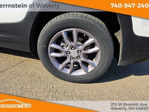 Used 2023 GMC Terrain SLT FWD image 24