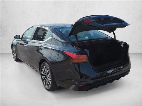 Used 2024 Nissan Altima 2.5 SV image 6