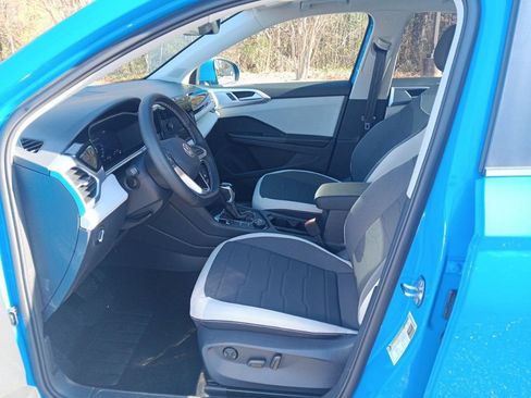 Used 2025 Volkswagen Taos SE w/ Panoramic Sunroof Package image 10