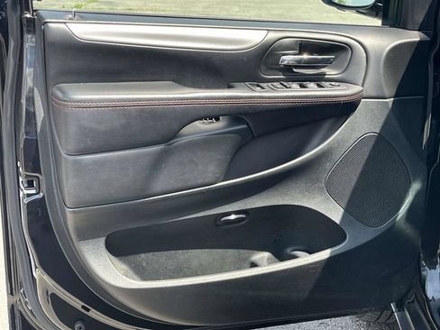 Used 2019 Dodge Grand Caravan GT FWD image 14