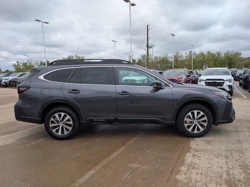 Used 2025 Subaru Outback Premium w/ Popular Package #1A AWD/4WD image 2