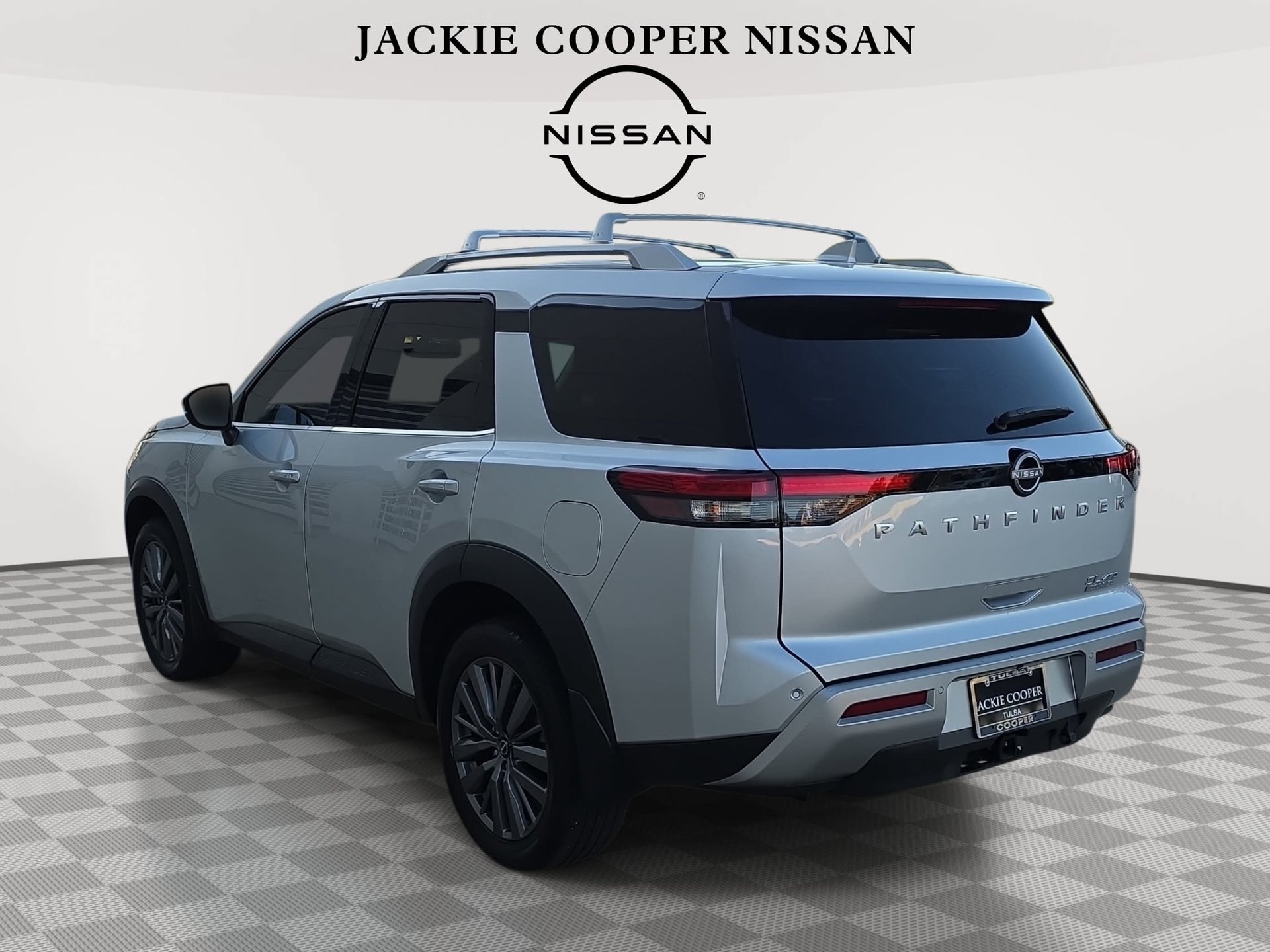 Used 2025 Nissan Pathfinder SL w/ SL Premium Package AWD/4WD image 7