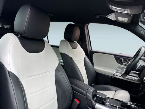 Used 2022 Mercedes-Benz GLB 35 AMG 4MATIC image 31