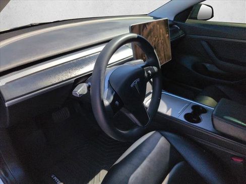Used 2021 Tesla Model 3 Standard Range Plus image 6