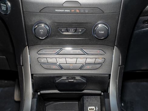 Used 2020 Ford Edge SEL w/ Convenience Package image 18