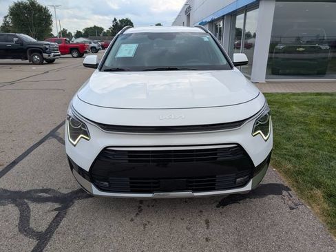 Used 2024 Kia Niro EX Touring FWD image 3