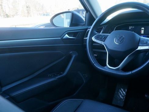 Certified 2023 Volkswagen Jetta SE w/ Panoramic Sunroof Package image 35