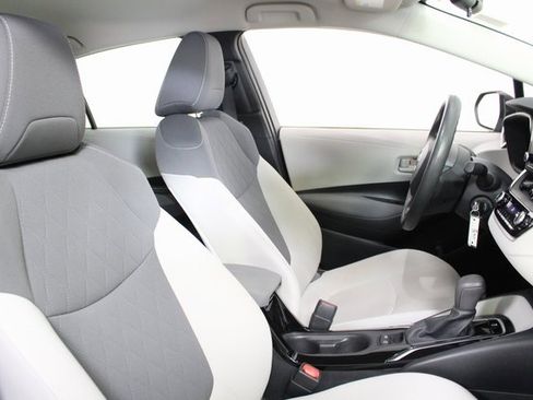 Used 2022 Toyota Corolla LE image 12