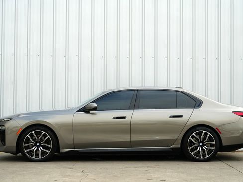 Used 2023 BMW i7 xDrive60 image 61