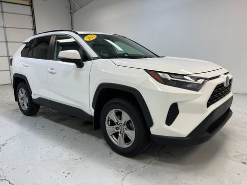 Used 2022 Toyota RAV4 XLE AWD/4WD image 8