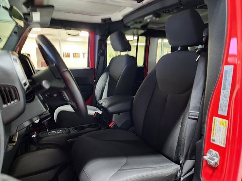 Used 2017 Jeep Wrangler Unlimited Sport w/ Connectivity Group image 15