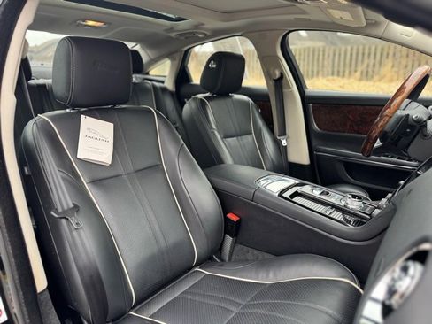 Used 2019 Jaguar XJ R-Sport image 19