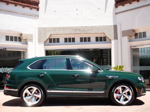 New 2026 Bentley Bentayga Plug-In Hybrid AWD/4WD image 5