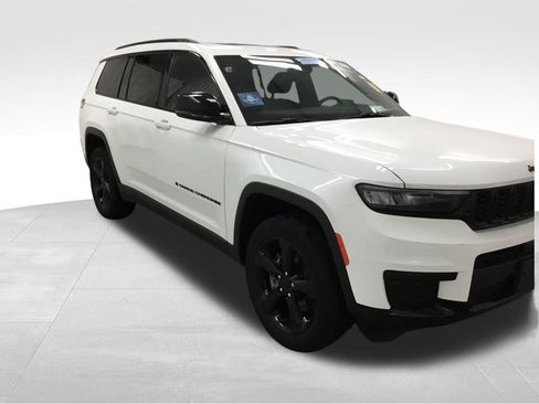 Used 2023 Jeep Grand Cherokee L Laredo AWD/4WD image 4