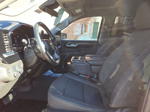 Used 2023 Chevrolet Silverado 1500 LT w/ Z71 Off-Road Package AWD/4WD image 7