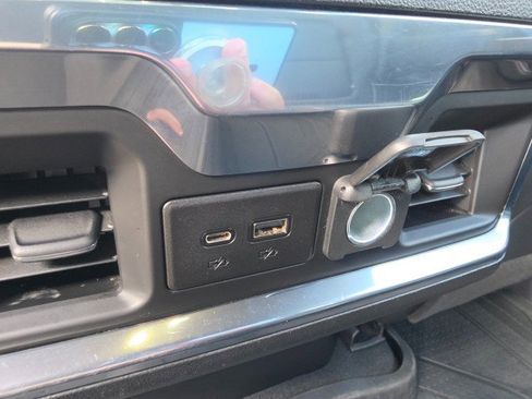 Used 2022 Chevrolet Silverado 1500 High Country w/ Technology Package AWD/4WD image 31