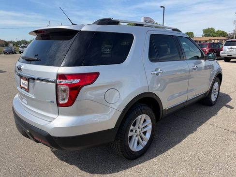 Used 2014 Ford Explorer XLT w/ Equipment Group 202A AWD/4WD image 5