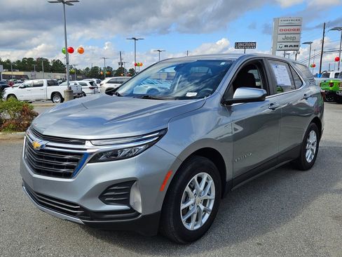 Used 2023 Chevrolet Equinox LT image 3