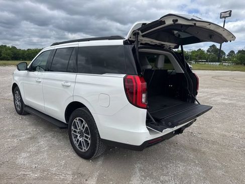 Used 2025 Ford Expedition Active AWD/4WD image 4