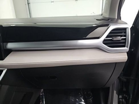 Used 2025 Volkswagen Taos SE image 35