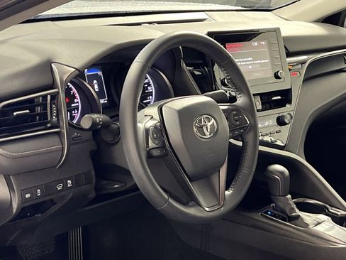 Used 2022 Toyota Camry SE image 16