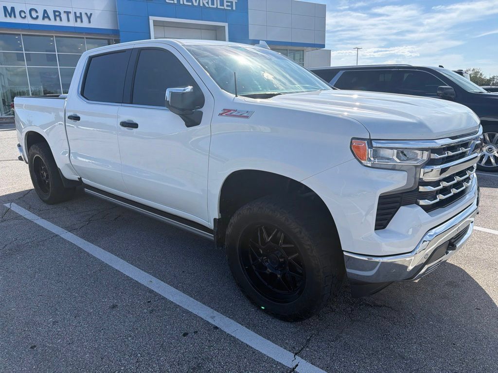 Used 2022 Chevrolet Silverado 1500 LTZ AWD/4WD image 2