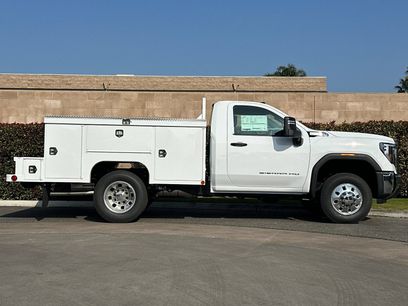 New 2025 GMC Sierra 3500 Pro w/ Convenience Package