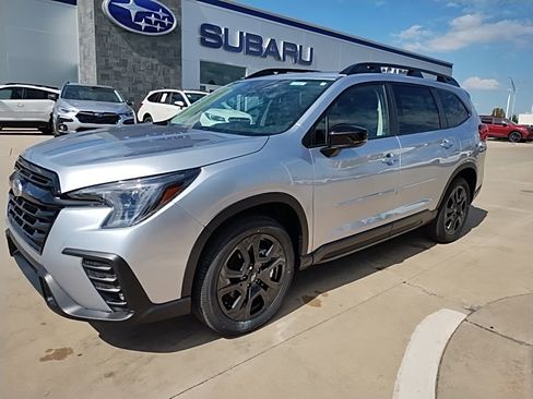 Used 2025 Subaru Ascent Bronze Edition image 2