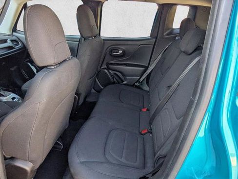 Used 2022 Jeep Renegade Latitude w/ Convenience Group image 17