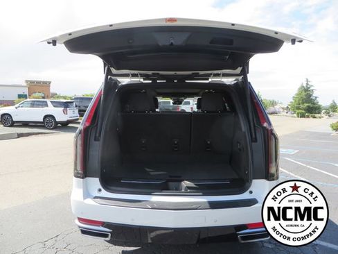 Used 2023 Cadillac Escalade Premium Luxury AWD/4WD image 61
