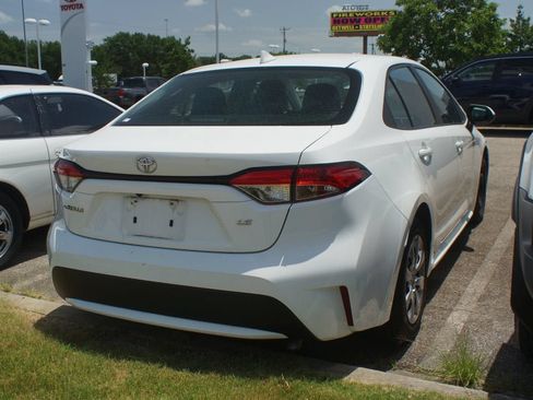 Used 2020 Toyota Corolla LE FWD image 4