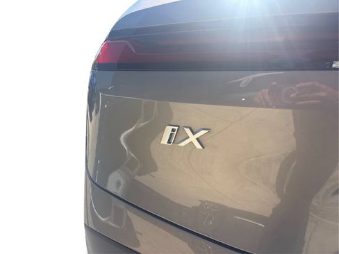 Used 2025 BMW iX xDrive50 w/ Premium Package AWD/4WD image 28