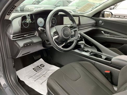 Used 2023 Hyundai Elantra SEL w/ Convenience Package image 12