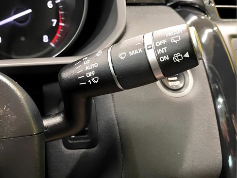 Used 2017 Land Rover Discovery SE image 13